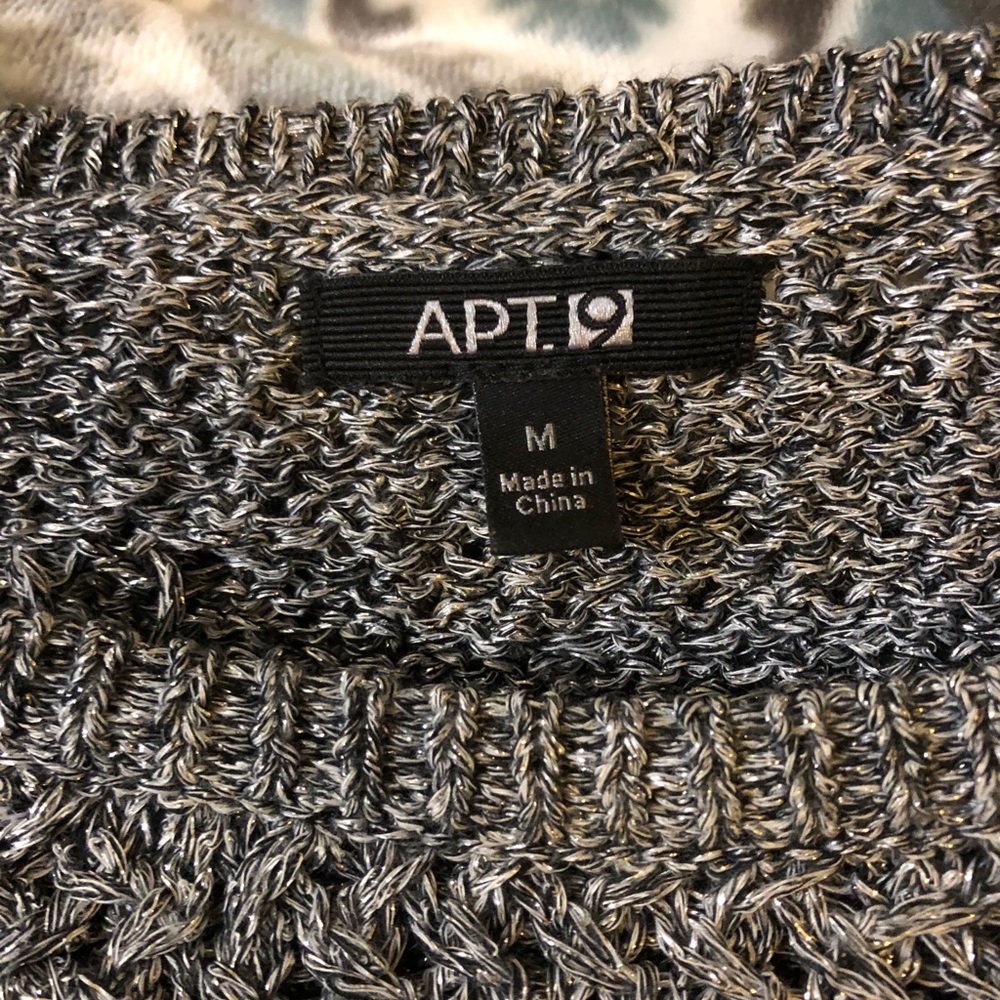 Glittery sweater size Medium - Picture 5 of 8